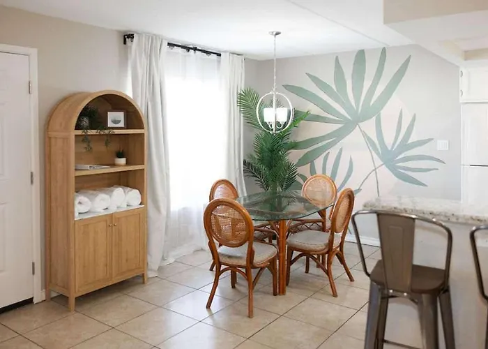 2 Bed 2 Bath 1St Floor Condo W Pool By Beach