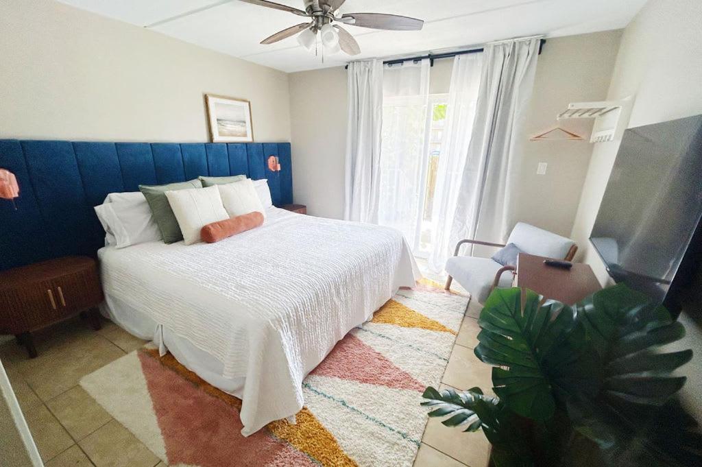2 Bed 2 Bath 1st Floor W Pool By Hébergement de vacances