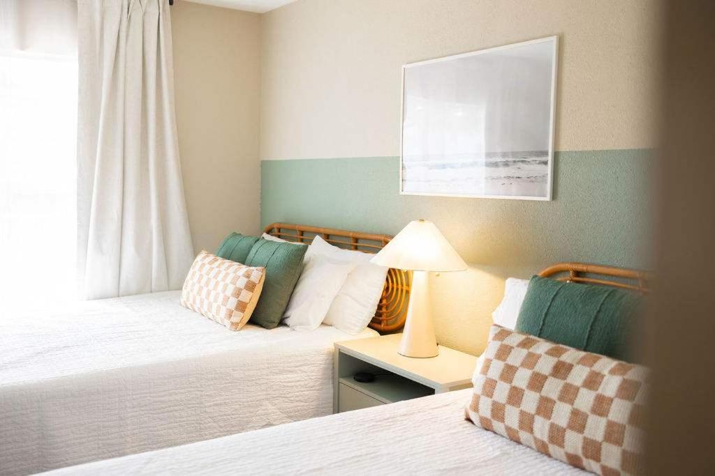 Hébergement de vacances 2 Bed 2 Bath 1st Floor W Pool By