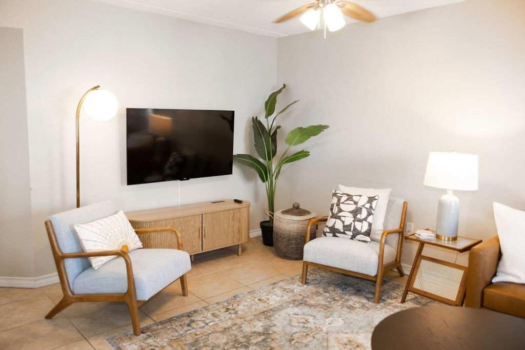 Hébergement de vacances 2 Bed 2 Bath 1st Floor W Pool By *